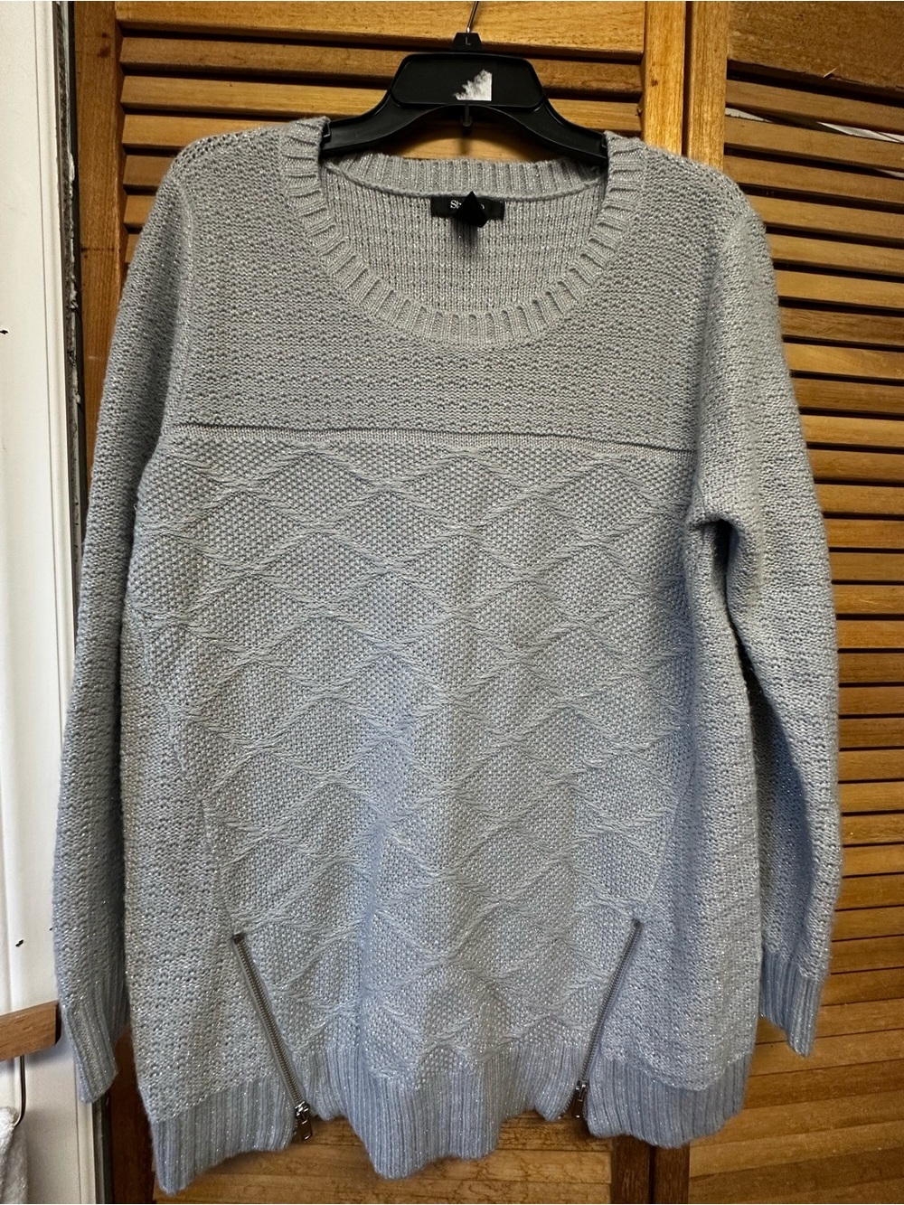 Cozy Women's Light Gray silverKnit Sweater with Textured Diamond Stitch